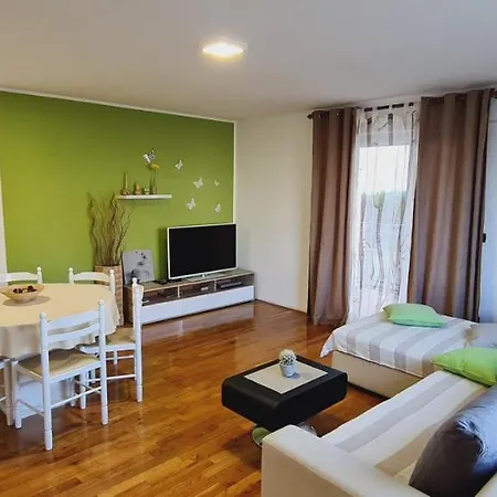 Lory Apartment *