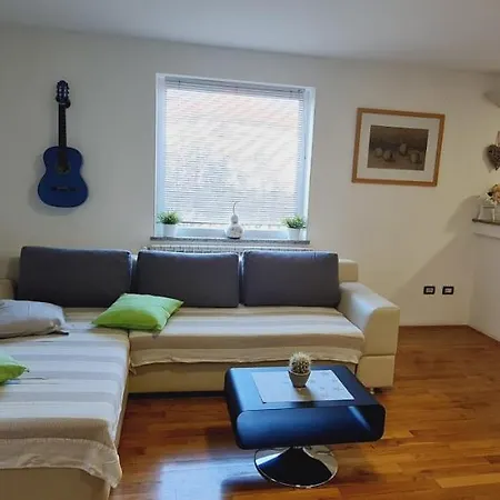 Lory Apartment *