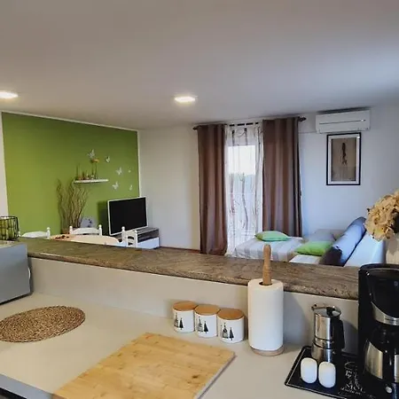 Lory Apartment *