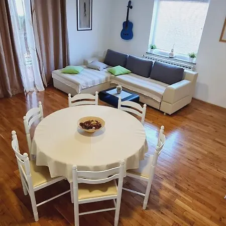 Lory Apartment *