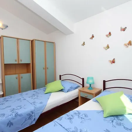 Lory Apartment *